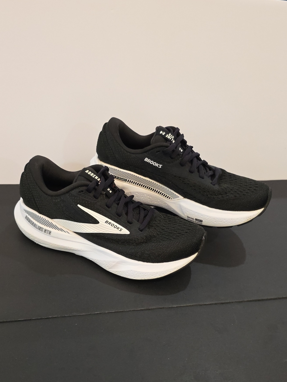 Brooks Adrenaline GTS 24 Women's Black and White Sneakers Size 7.5 D Wide